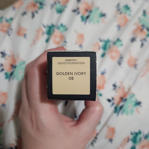 BareMinerals BAREPRO 24HR Performance liquid foundation 1 fl.oz, GOLDEN IVORY - Picture 2 of 5